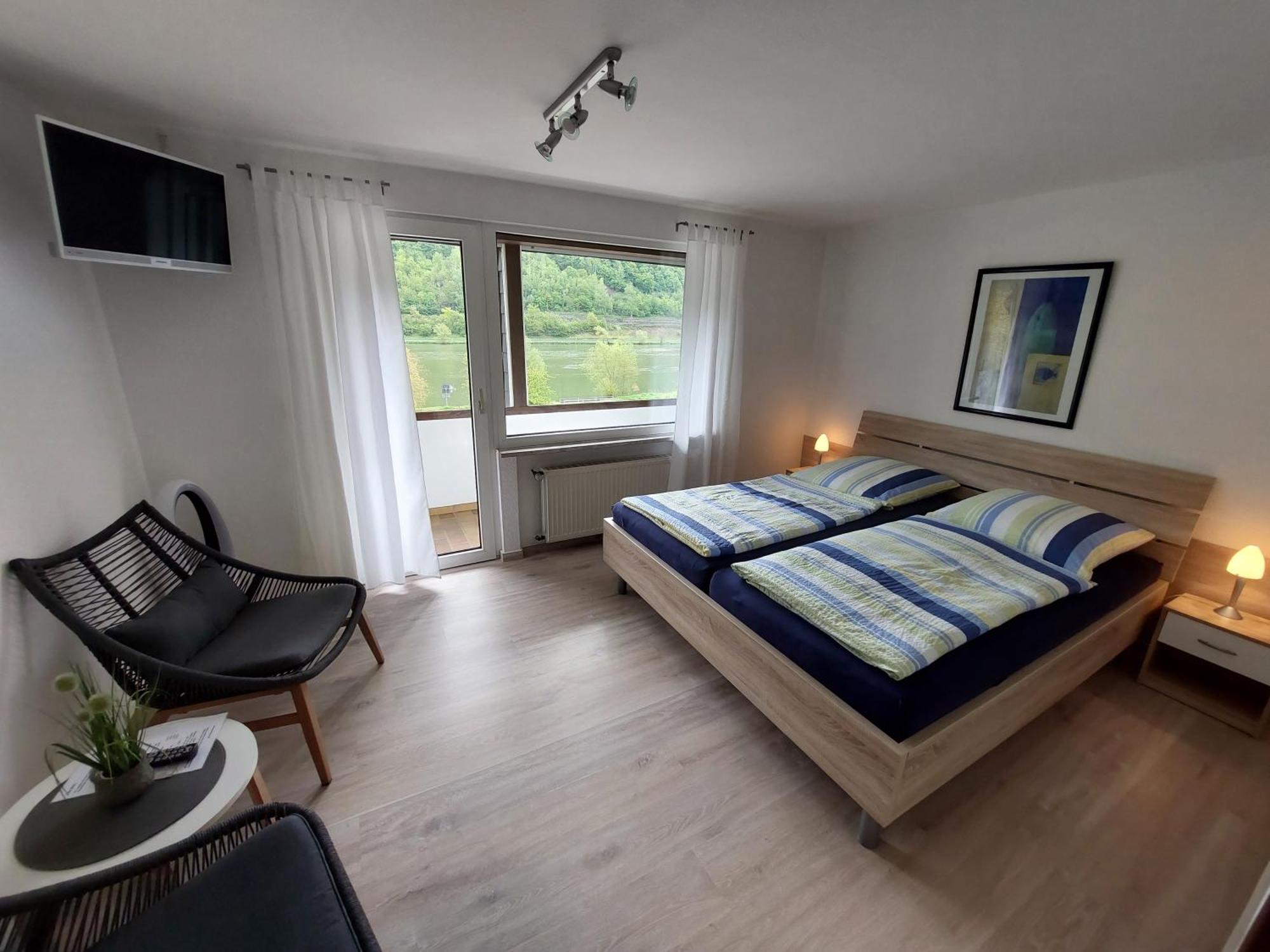 Pension Mosella, Gaestezimmer Sankt Aldegund Ngoại thất bức ảnh